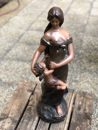 Escultura antigua Campagn madre e hijo