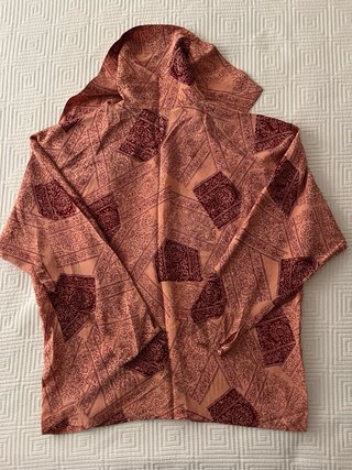 Blusa Guy Laroche Estampada Rosa palo y Granate