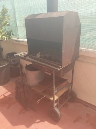 Barbacoa casera de metal