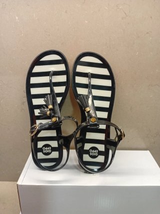 Sandalias Gioseppo rayas blancas y negras
