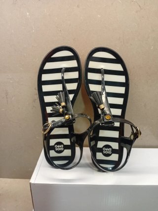 Sandalias Gioseppo rayas blancas y negras