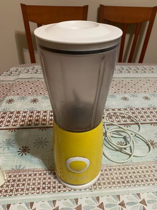 Mini batidora amarilla