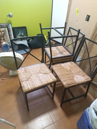 Mesa de hierro con 4 sillas