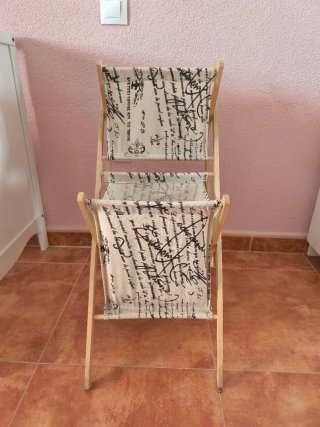 Revistero plegable de tela y madera