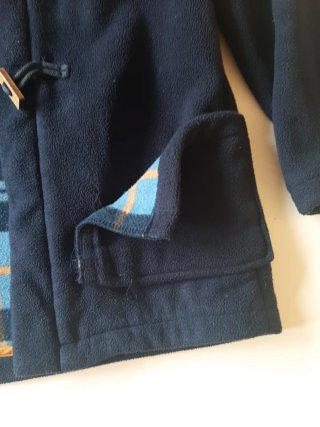 Parka azul marino con capucha