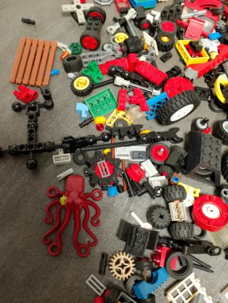 Lego sfusi: ruote, ingranaggi e pezzi vari