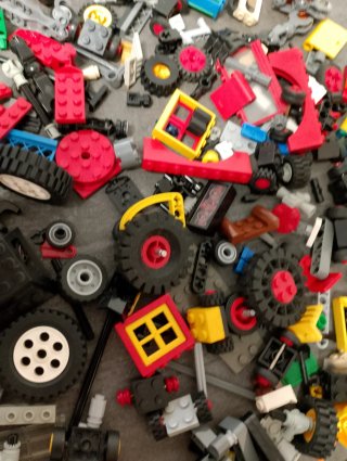 Lego sfusi: ruote, ingranaggi e pezzi vari