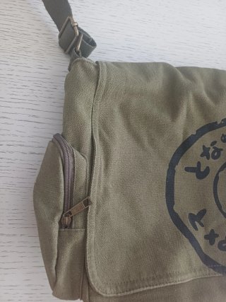 Bolsa bandolera Totoro verde militar