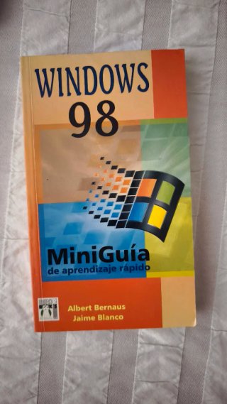Libros varios. Son libros de informática antigua.