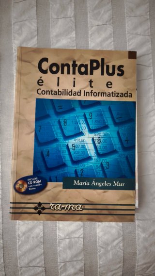 Libros varios. Son libros de informática antigua.