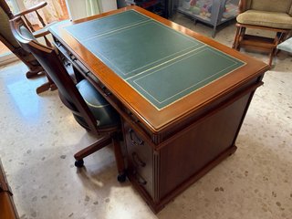 Mesa de estudio profesional madera y cuero