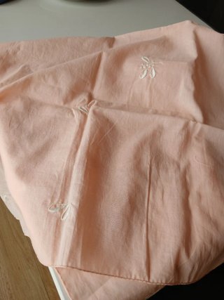 Mantelería y 6 servilletas rosa y blanco