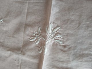 Mantelería y 6 servilletas rosa y blanco