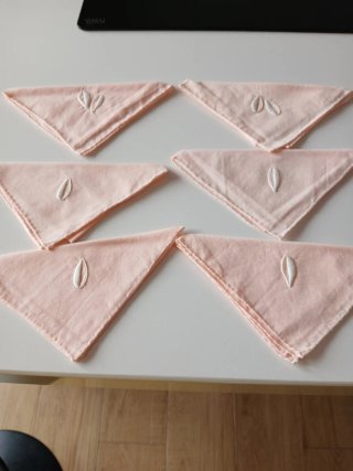 Mantelería y 6 servilletas rosa y blanco