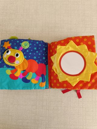 Cuento infantil tàctil, de ropa.