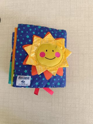 Cuento infantil tàctil, de ropa.