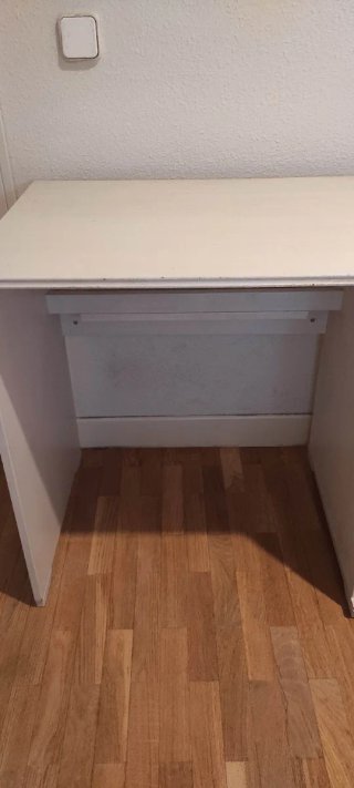 Escritorio blanco de madera