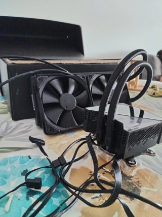 Refrigerazione liquida ASUS ROG Ryujin 240