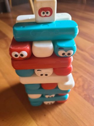 Juegos construcción piezas y torre jenga infantil