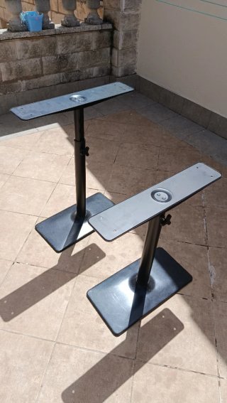 Mesa de cristal con diseño floral