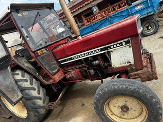 Tractor Internacional 844-S