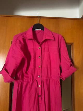 Tuta fucsia e borsa argento