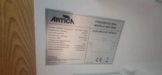 Nevera pequeña blanca. Prácticamente  nueva.