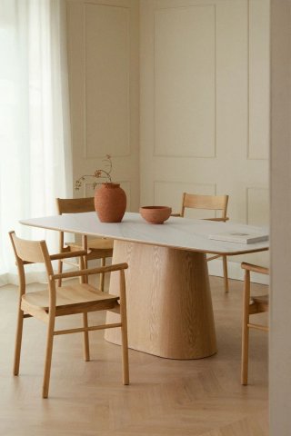 Mesa de comedor moderna tapa mármol y madera