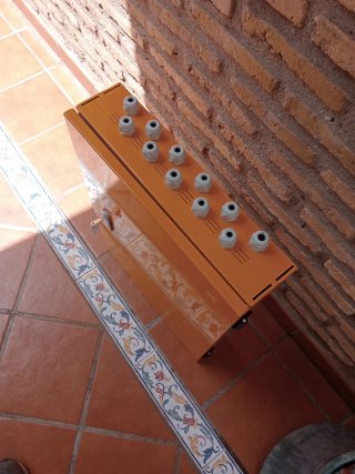 Caja metálica estanca con llave nueva a estrenar