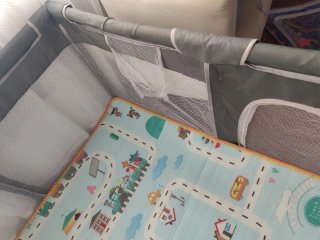 Parque infantil para bebé con tapete