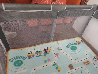 Parque infantil para bebé con tapete