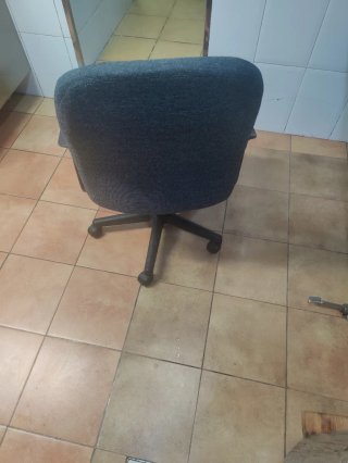 Silla de oficina gris