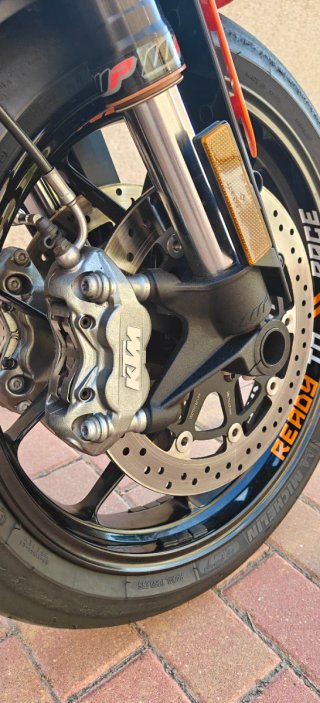 KTM 790 Duke Negra y Naranja