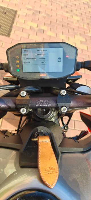 KTM 790 Duke Negra y Naranja