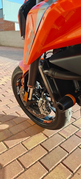 KTM 790 Duke Negra y Naranja