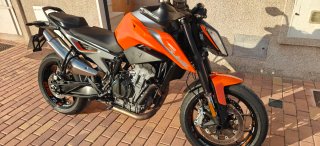 KTM 790 Duke Negra y Naranja