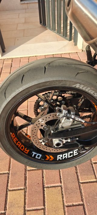 KTM 790 Duke Negra y Naranja