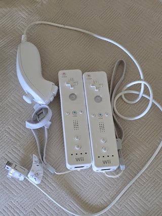 Nintendo Wii + Wii Sports + 2 mandos
