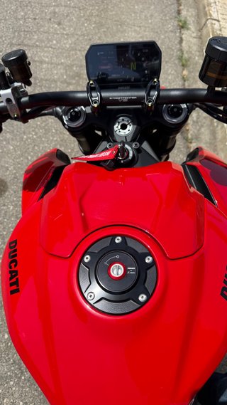 Ducati Streetfighter V2 del 2025 + extras y escape