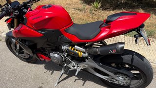 Ducati Streetfighter V2 del 2025 + extras y escape