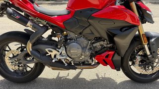 Ducati Streetfighter V2 del 2025 + extras y escape