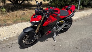 Ducati Streetfighter V2 del 2025 + extras y escape