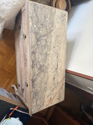 Cómoda de madera con 4 cajones  y tapa de mármol