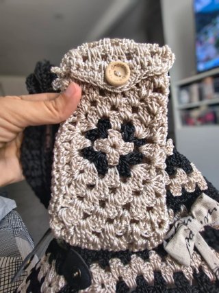 Borsa uncinetto beige e nera con accessori