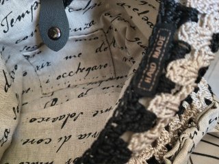 Borsa uncinetto beige e nera con accessori