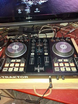 Controladora DJ Traktor Kontrol S2