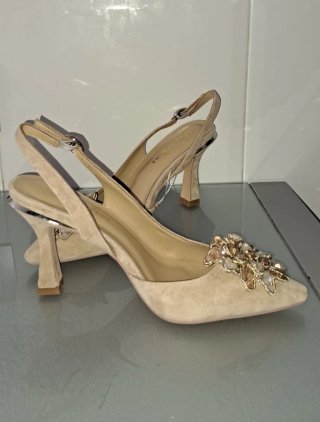 Zapatos Alma en Pena T38 Beige y Dorados