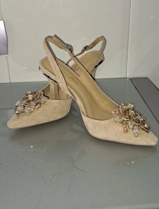 Zapatos Alma en Pena T38 Beige y Dorados