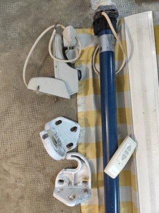 Toldo para ventana rayas amarillo y blanco