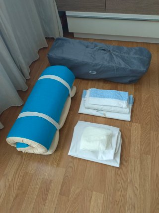 Cuna de viaje + colchón + sábanas + mosquitera